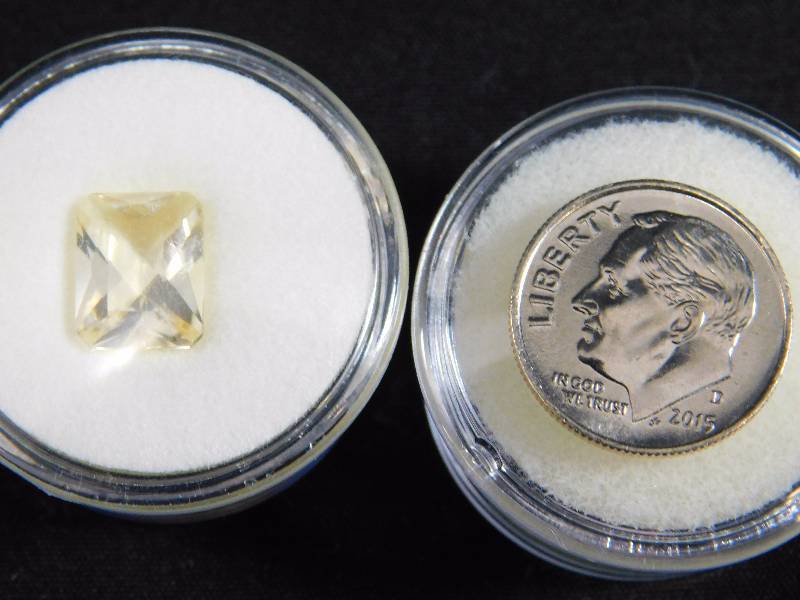 2.7 ct Baguette cut Gemstone