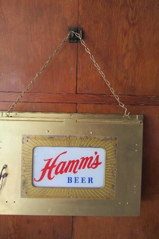 lot 5 image: Vintage Hamms Light