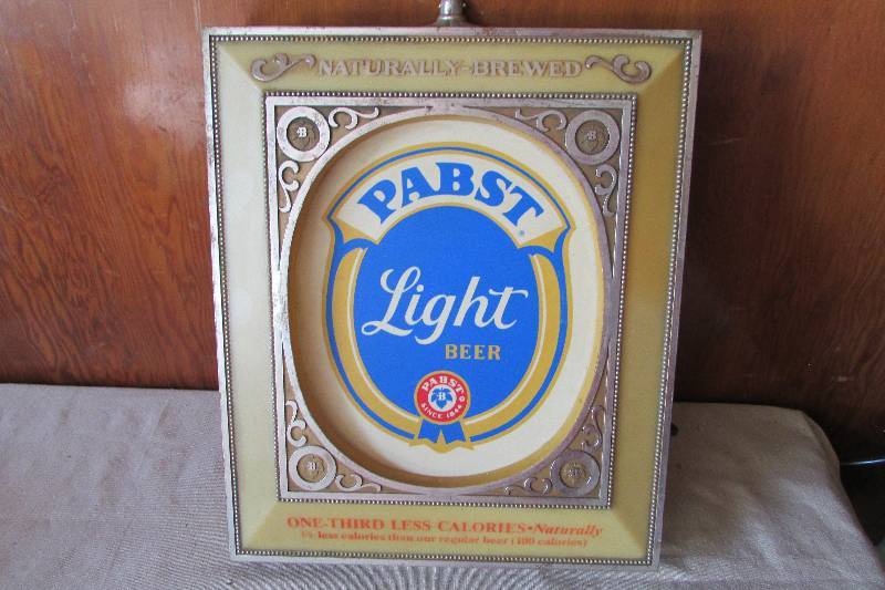 lot 8 image: Vintage Pabst Bar Light