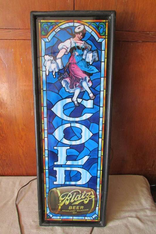 lot 10 image: Vintage Blatz Bar Light