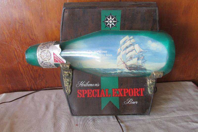 lot 17 image: Vintage Special Export Bar Light
