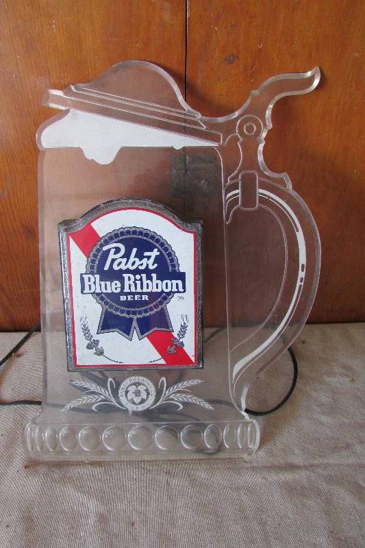 lot 19 image: Vintage Pabst Bar Light
