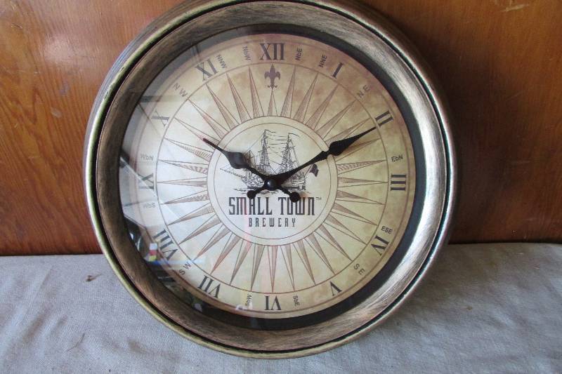lot 23 image: Bar Clock