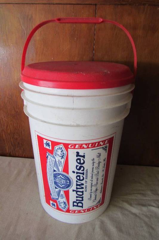 lot 24 image: Vintage Budweiser Cooler