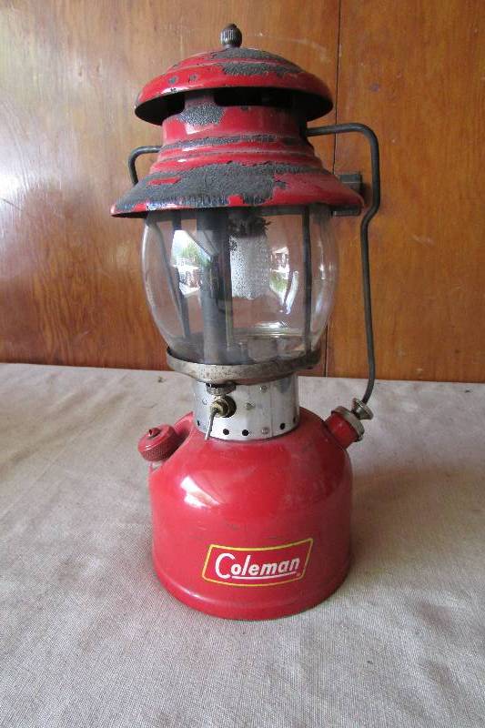 lot 27 image: Vintage Coleman Lantern