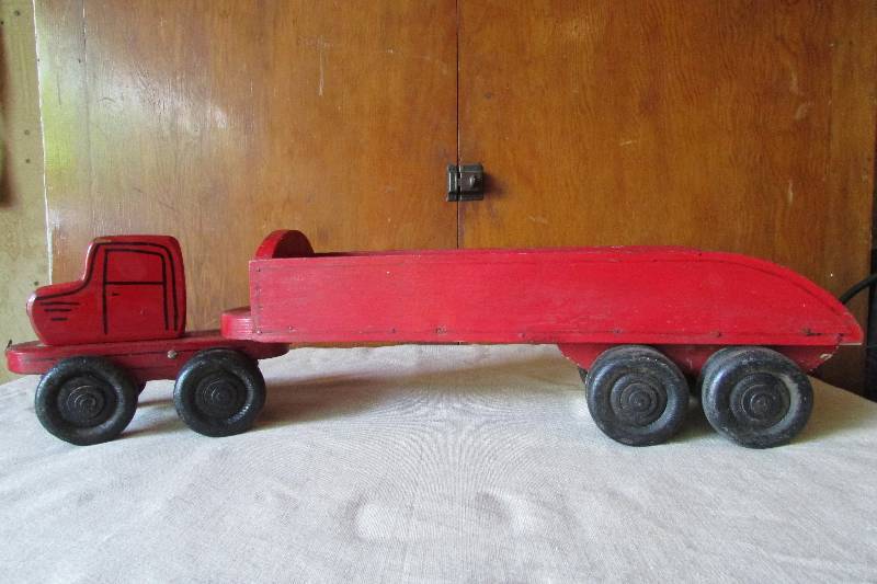 lot 32 image: Vintage Wooden Truck