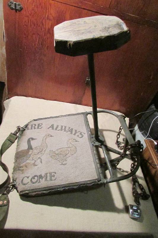 lot 44 image: Portable Deer Stand