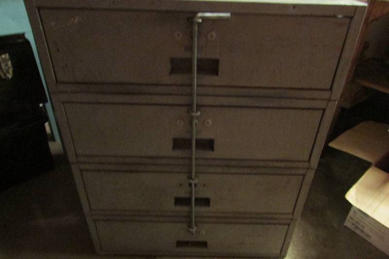 lot 55 image: Vintage Metal Cabinet