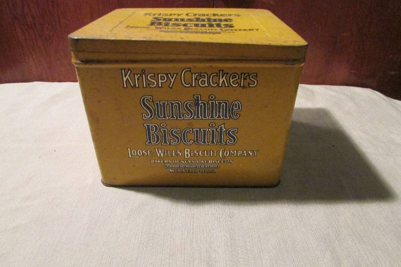 lot 57 image: Vintage Tin