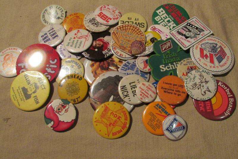 lot 68 image: Vintage Pins