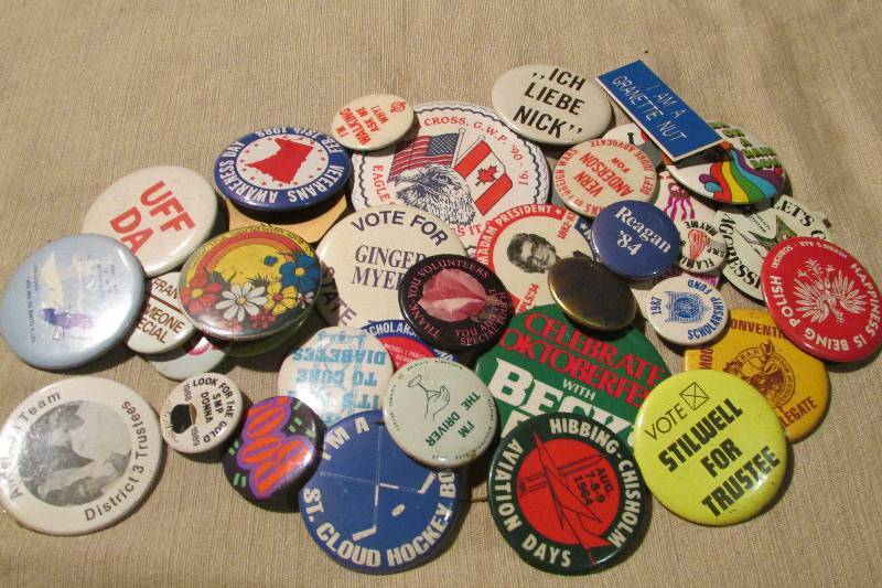 lot 69 image: Vintage Pins
