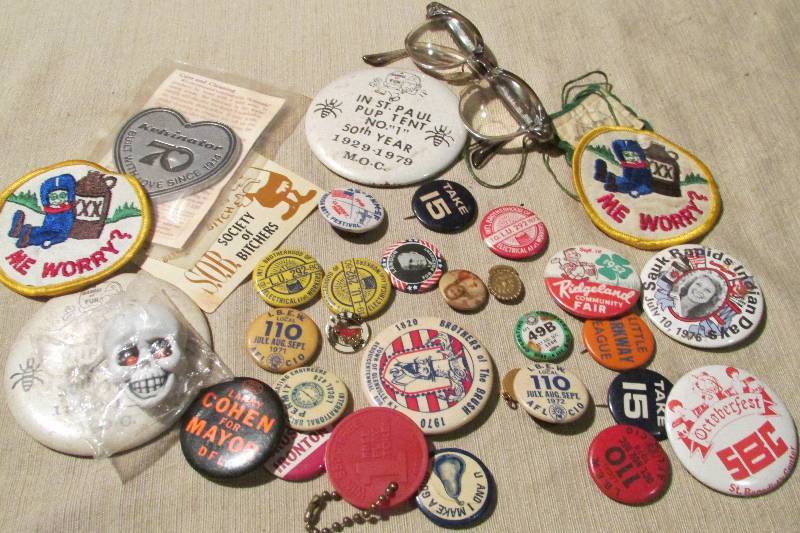 lot 71 image: Vintage Pins