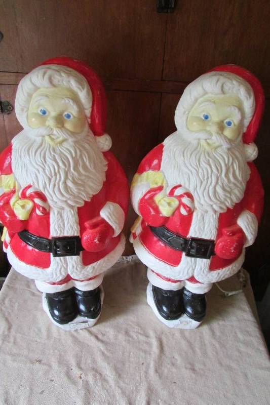 lot 82 image: Vintage Santas