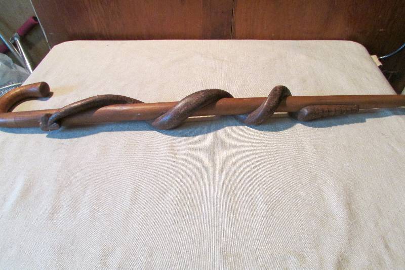 lot 4 image: Vintage Cane