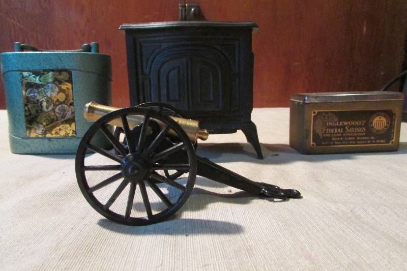 lot 90 image: Vintage Cast Iron Banks
