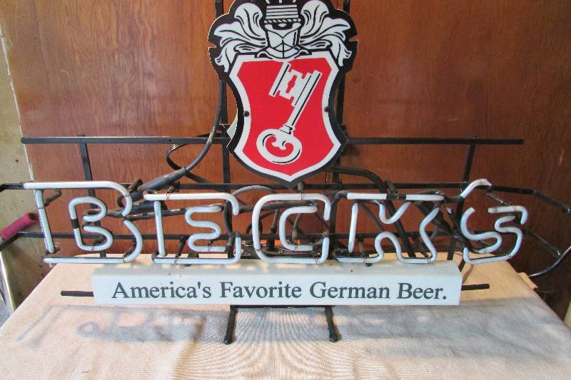lot 95 image: Becks Beer Neon Sign