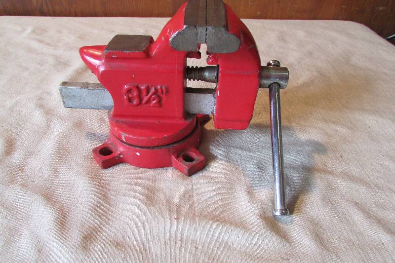 lot 97 image: Bench Vice
