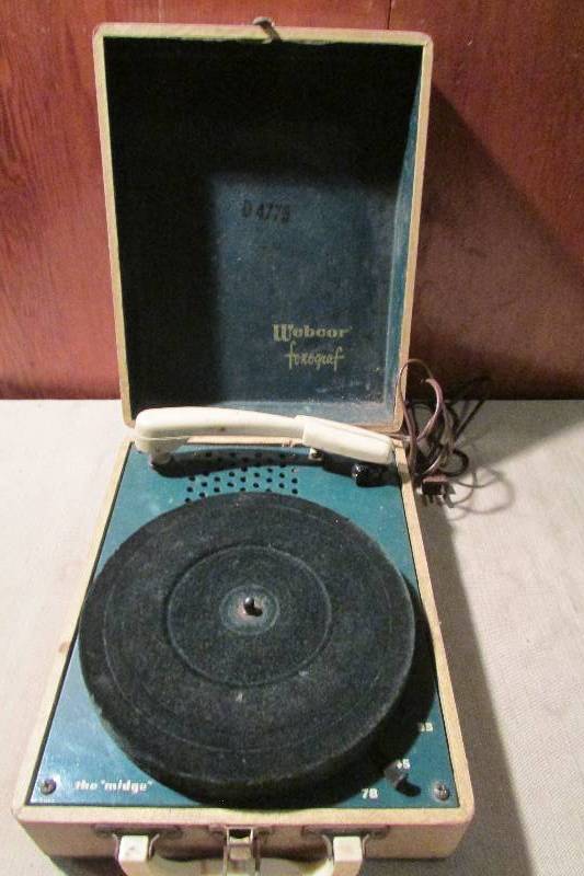 lot 105 image: Vintage Webcor Fonograf
