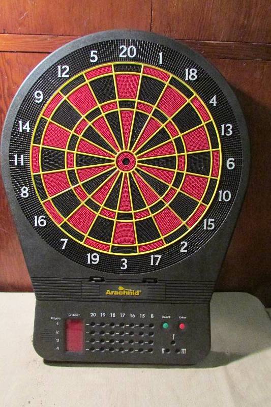 lot 107 image: Arachnid Pub Style Dart Board