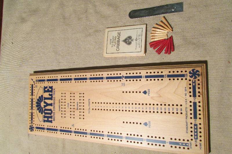 lot 111 image: Vintage Cribbage Board