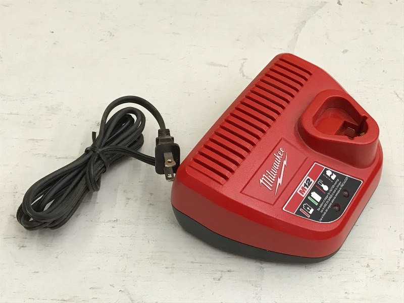 ���� Milwaukee M12 Charger...