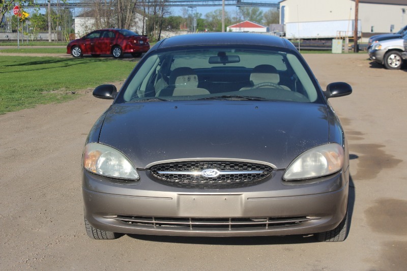 2004 Ford Taurus