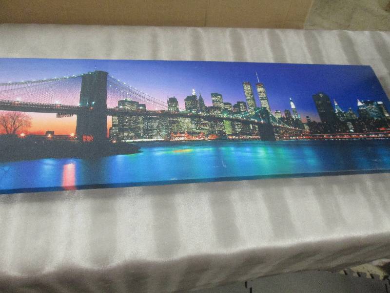 Lit Cityscape Art open box, unteste...