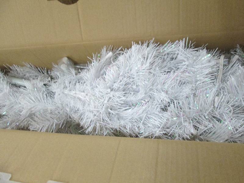 4 6 Tiffany White Tree open box, ...