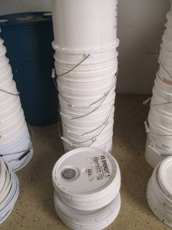 Lot of 8 5 Gallon Plastic Pails wi...