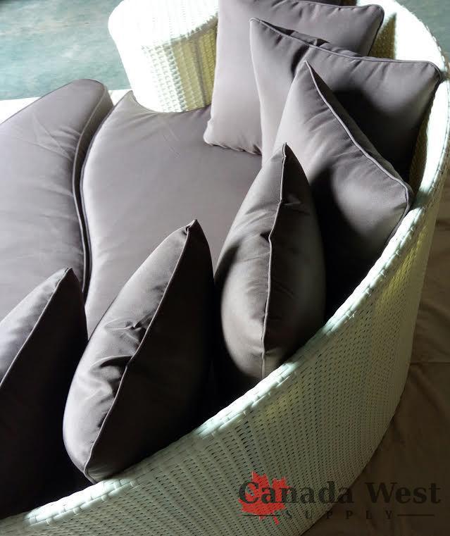 lot 35 image: NEW MOONLIGHT BROWN DAY BED OUTDOOR FURNITURE OPDBROWN
