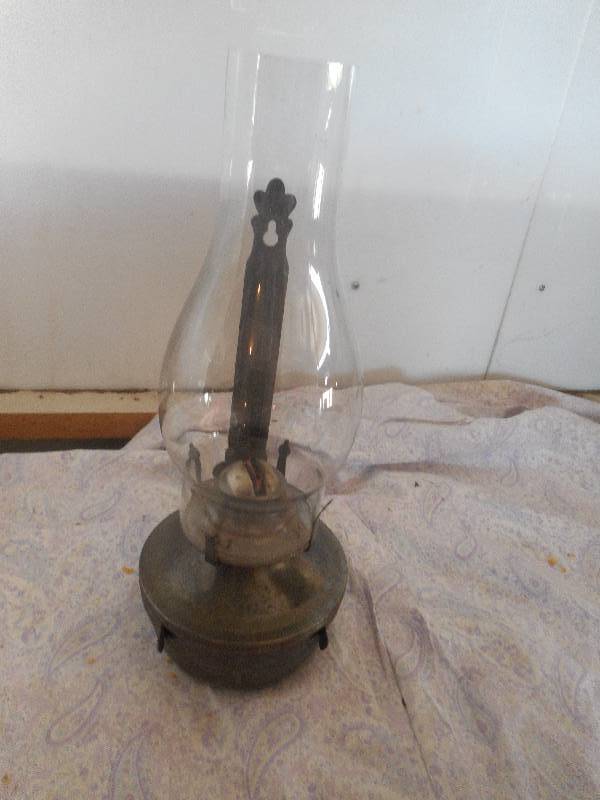 ANTIQUE METAL OIL LAMP