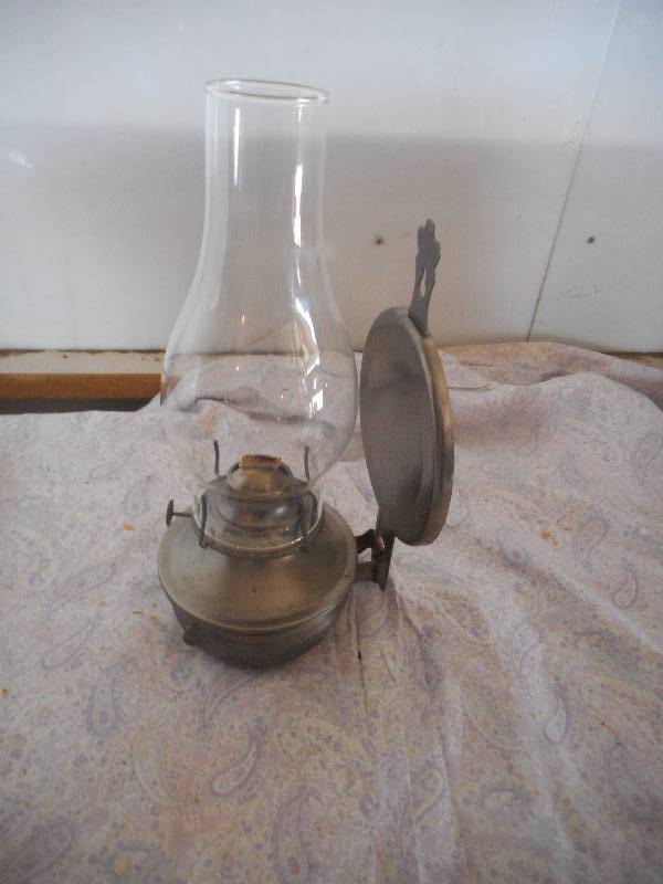 ANTIQUE METAL OIL LAMP