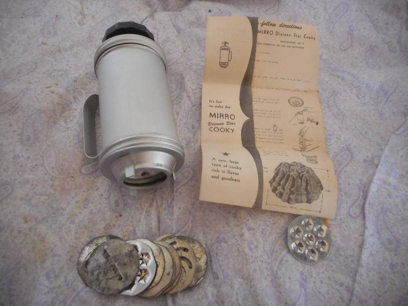 VINTAGE METAL MIRRO COOKIE MAKER