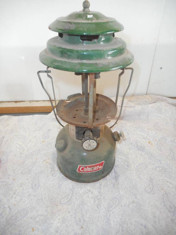 COLLECTIBLE COLEMAN LANTERN