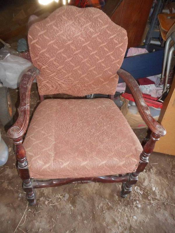 VINTAGE VICTORIAN CHAIR