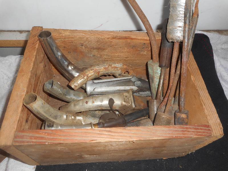 7 VINTAGE OIL SPOUTS 7 SOLDERING IRONS