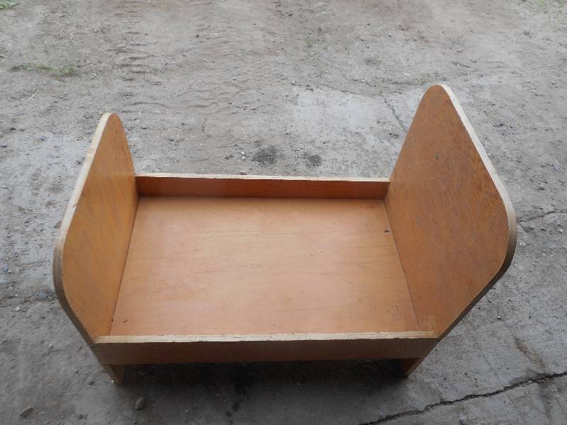 HAND CRAFTED DOLL BED