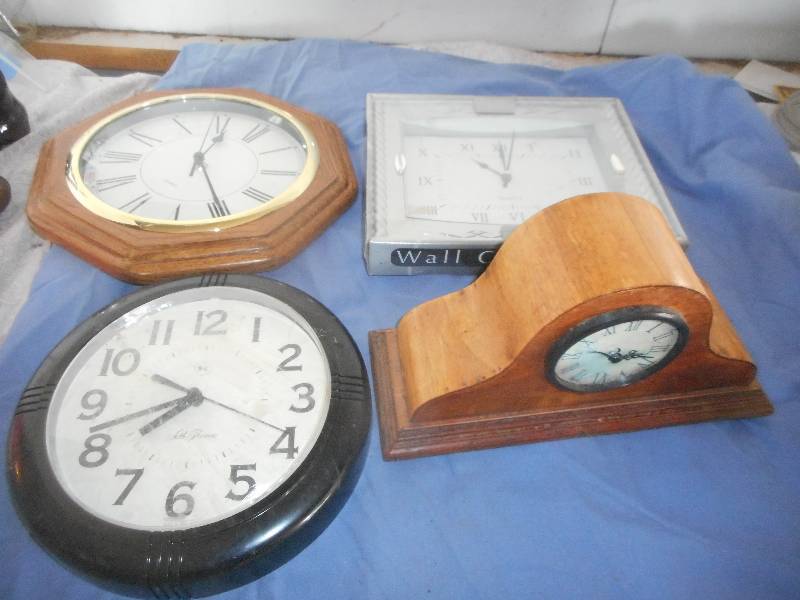 4 COLLECTIBLE CLOCKS