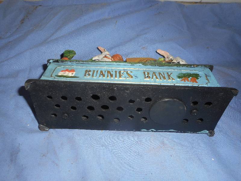 VINTAGE BUNNY BANK