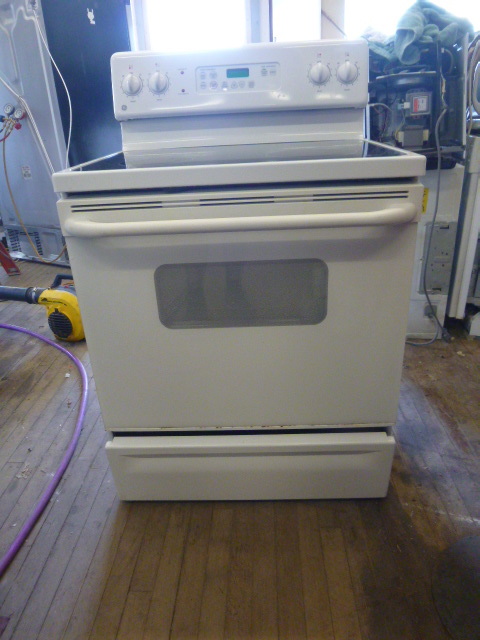 GE Electric Stove