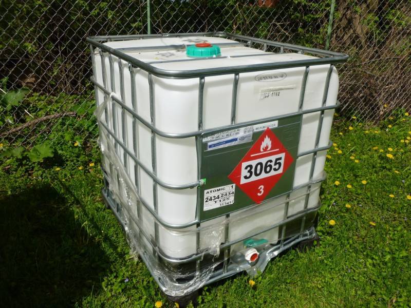 lot 3 image: 250 Gallon Liquid Storage Tote