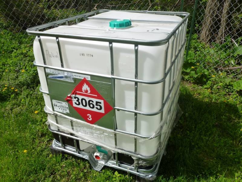 lot 4 image: 250 Gallon Liquid Storage Tote