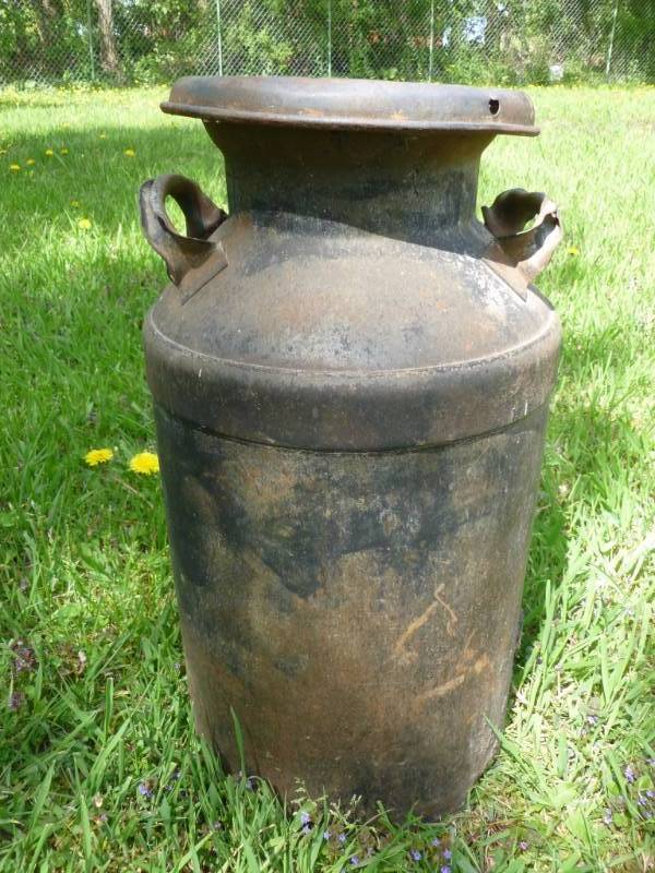 lot 10 image: Vintage Milk Can