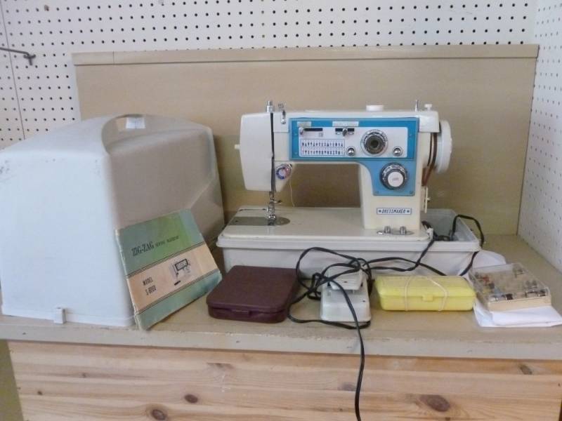 lot 21 image: Dressmaker Sewing Machine