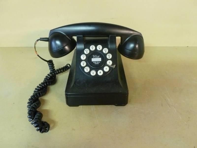 lot 38 image: Crosley Phone