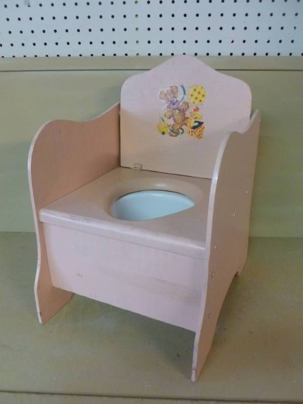 lot 39 image: Vintage Pottie Chair