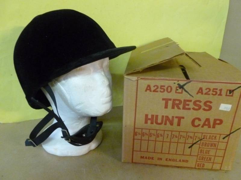 lot 59 image: Vintage English Fox Hunt Cap