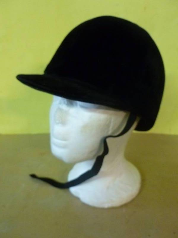 lot 60 image: Vintage English Fox Hunt Cap