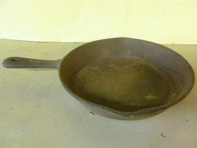 lot 79 image: Cast Iron Pan
