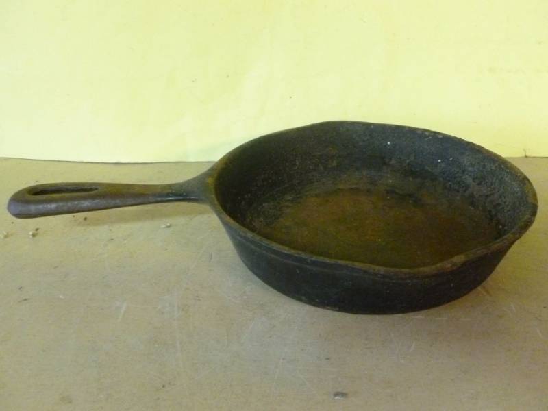 lot 81 image: Vintage Griswold Cast Iron Pan